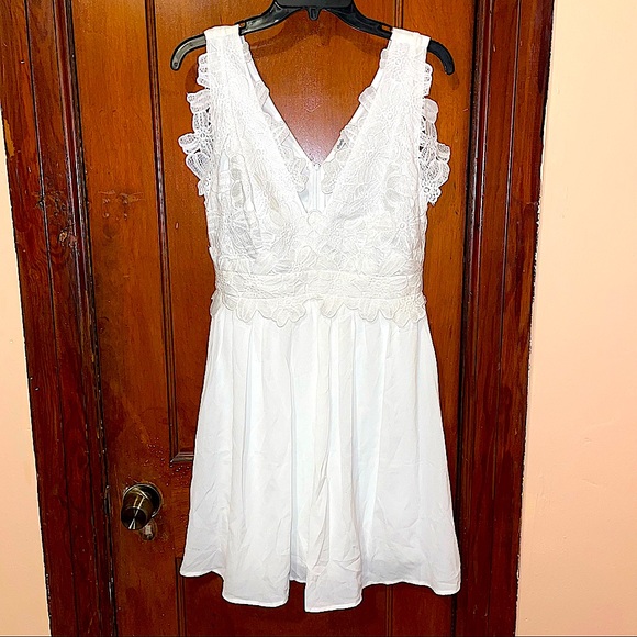 White lace bust mini dress 🤍 - Picture 1 of 4